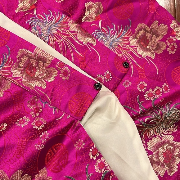 🌸 Stunning Pink Kimono Robe - Picture 3 of 8